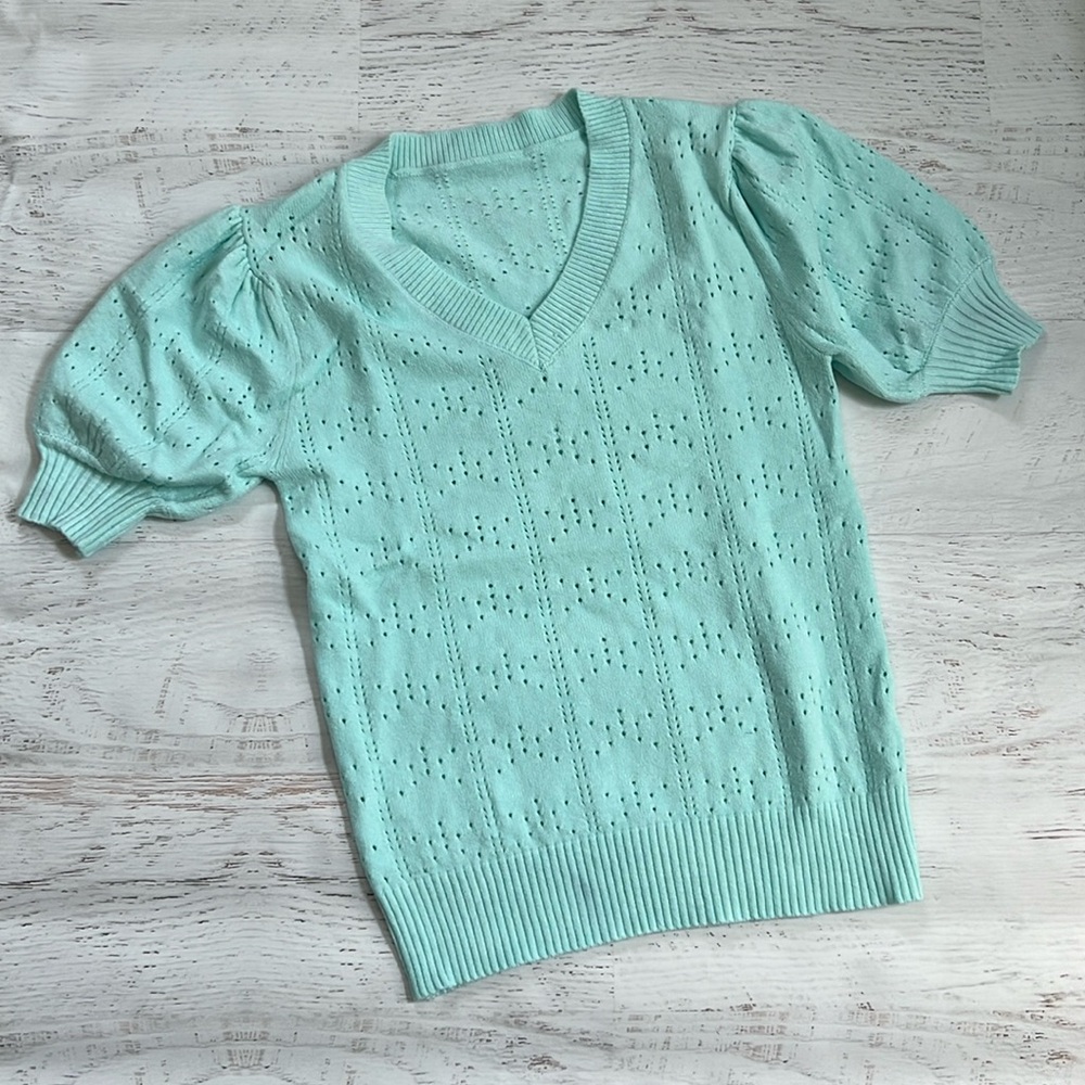 V-Neck short puff sleeve light weight Sweater SMALL
